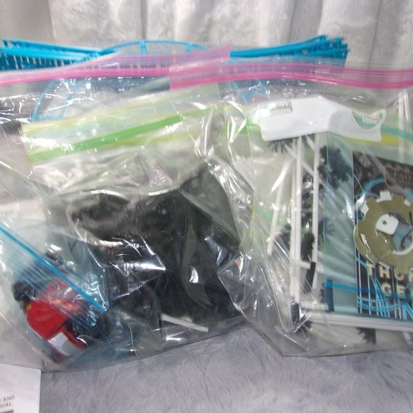 COPY - COPY - T-32 F.A.O. SCHWARZ BUILD A COASTER 736PC. CONSTRUCTION SET - Picture 9 of 13